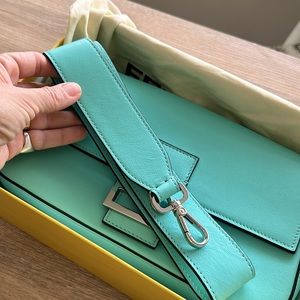 Shoulder Bag Baguette model F3NDI